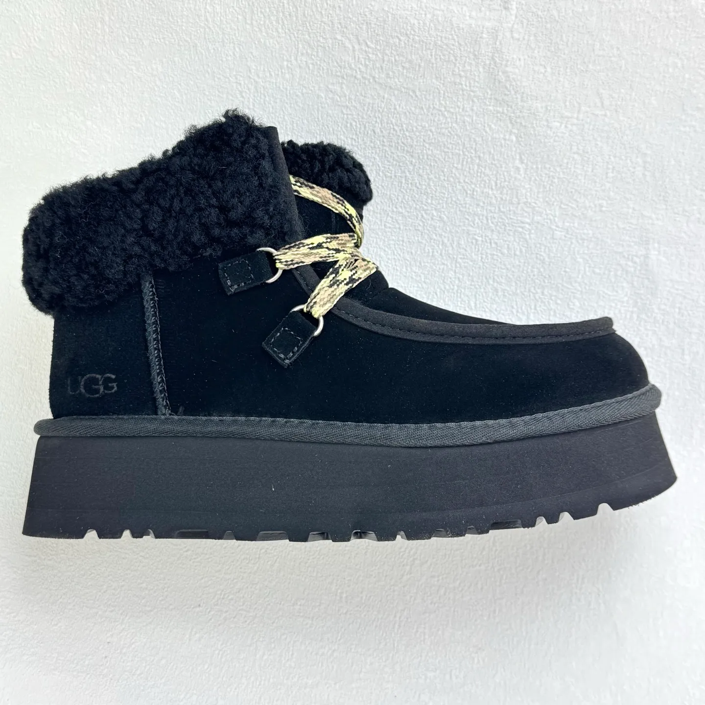 Self-pickup 💰560 Ugg Fukala lace-up boots 3954 The official website's main recommendation. A must-have for Maillard in autumn and winter. Every color matches well. The shape is super positive. The soles are increased by 3.8cm. Perfectly modifying the leg shape. Simple and elegant style. Must be arranged! size：35-40